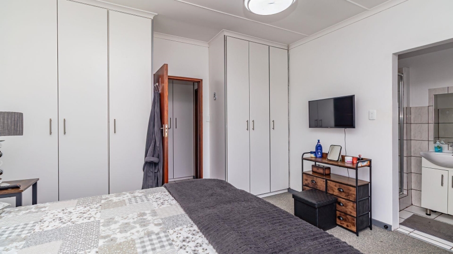 5 Bedroom Property for Sale in Dana Bay Western Cape